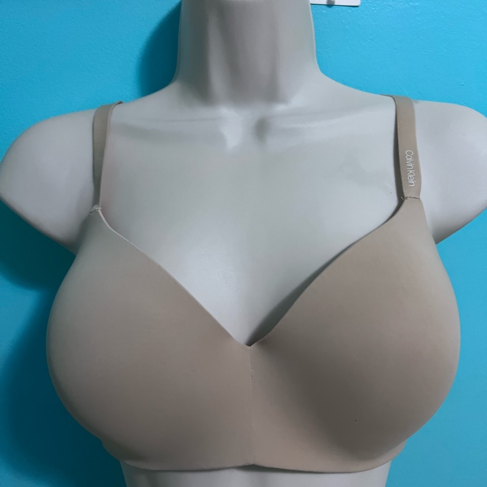 Calvin Klein wireless bra sz 34 D